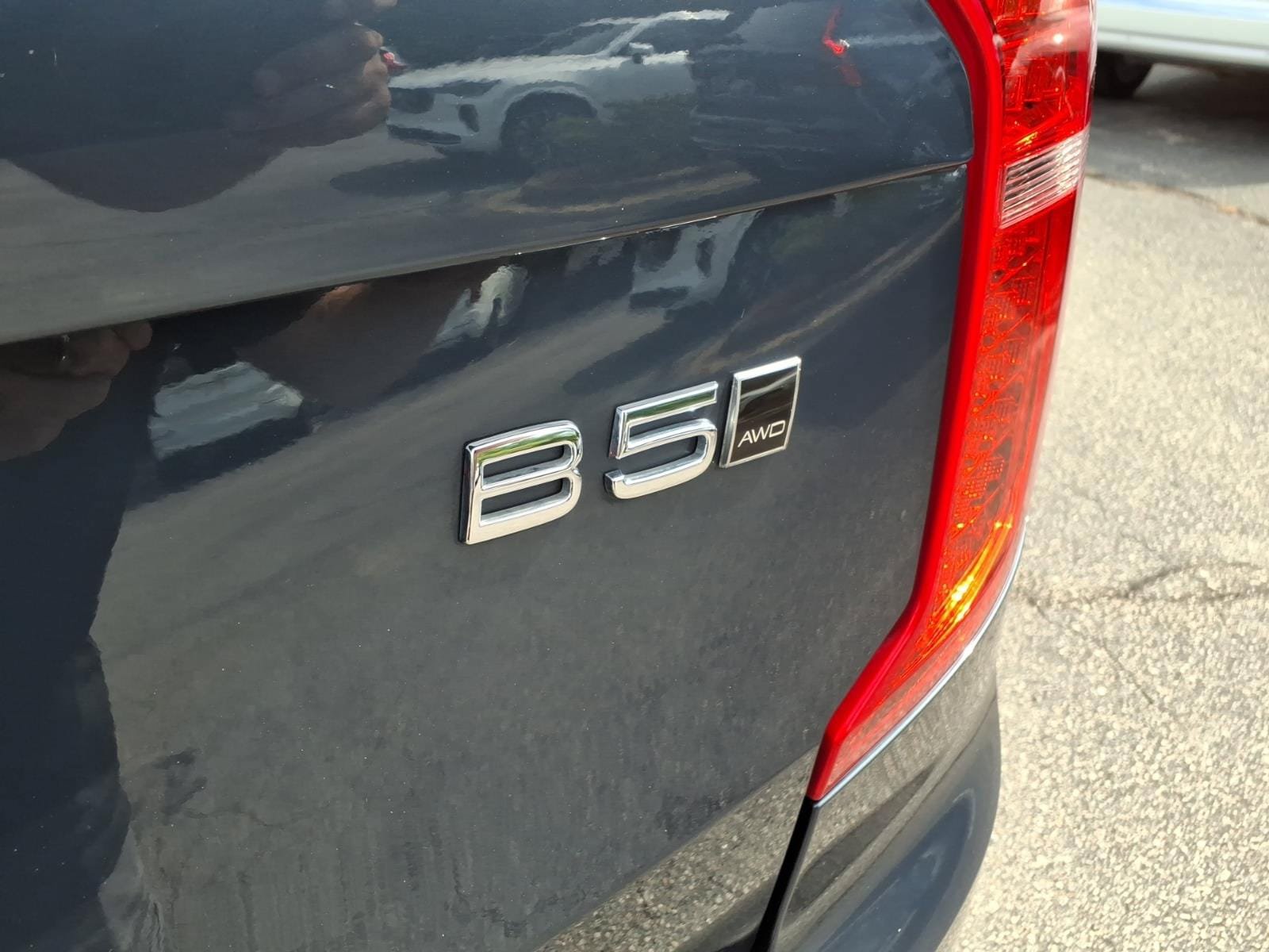Certified 2024 Volvo XC90 B5 Plus AWD/4WD image 6