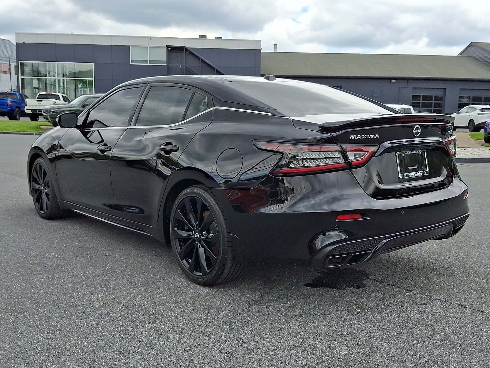 Used 2023 Nissan Maxima SR w/ Sport Mat Group FWD image 5