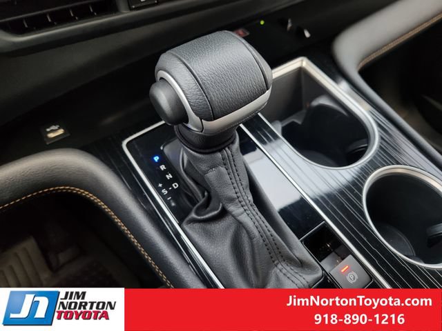 Used 2025 Toyota Sienna XLE Woodland Edition AWD/4WD image 21
