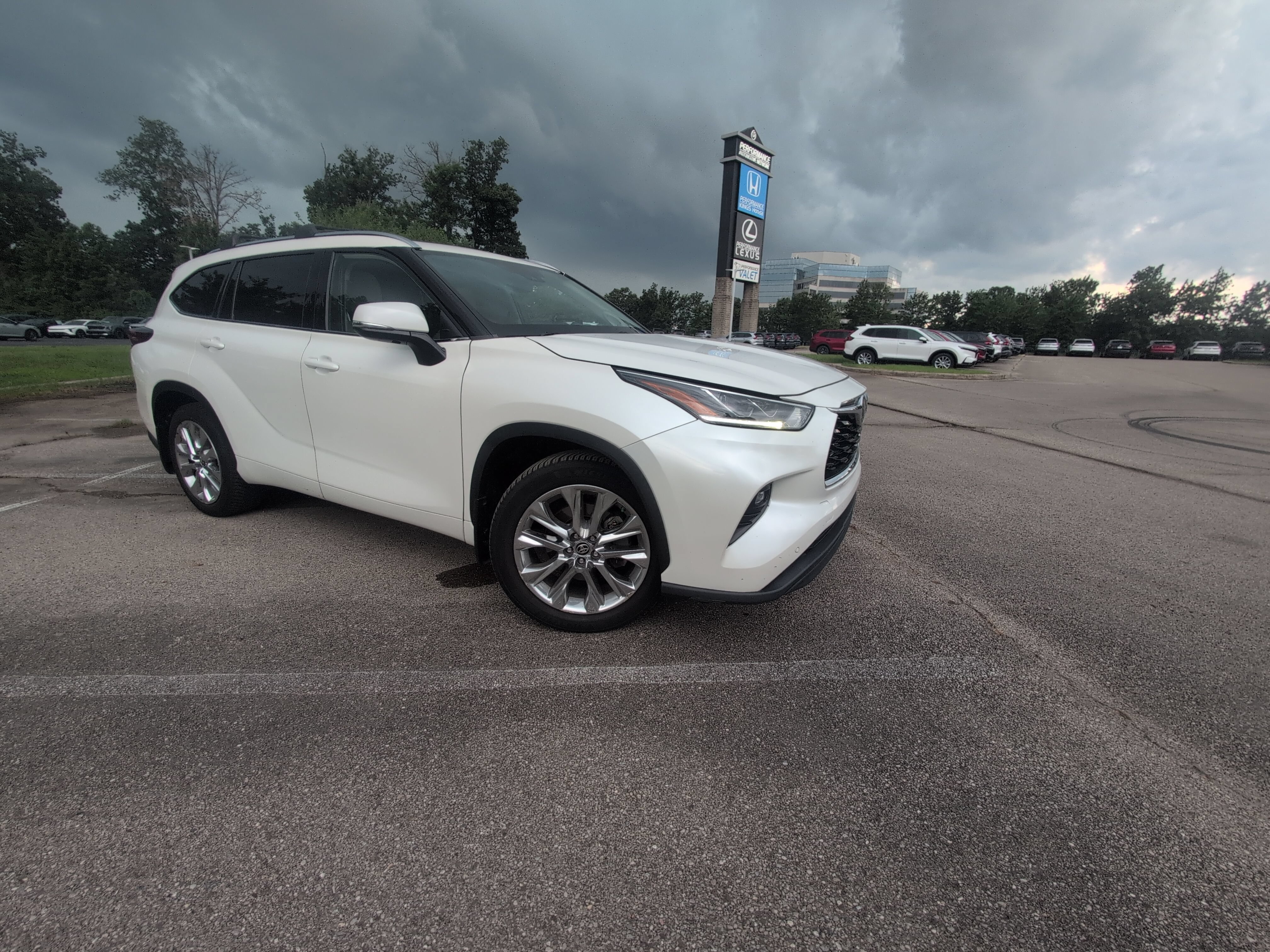 Used 2020 Toyota Highlander Limited AWD/4WD image 25