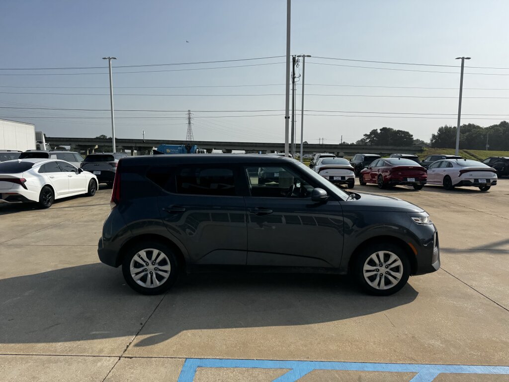 Certified 2022 Kia Soul LX FWD image 13