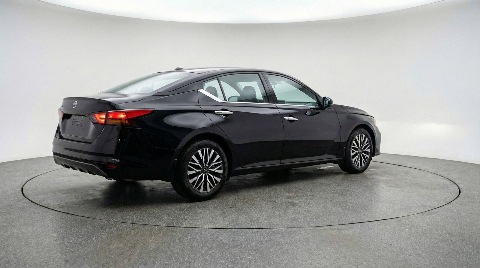 Used 2025 Nissan Altima 2.5 SV image 9