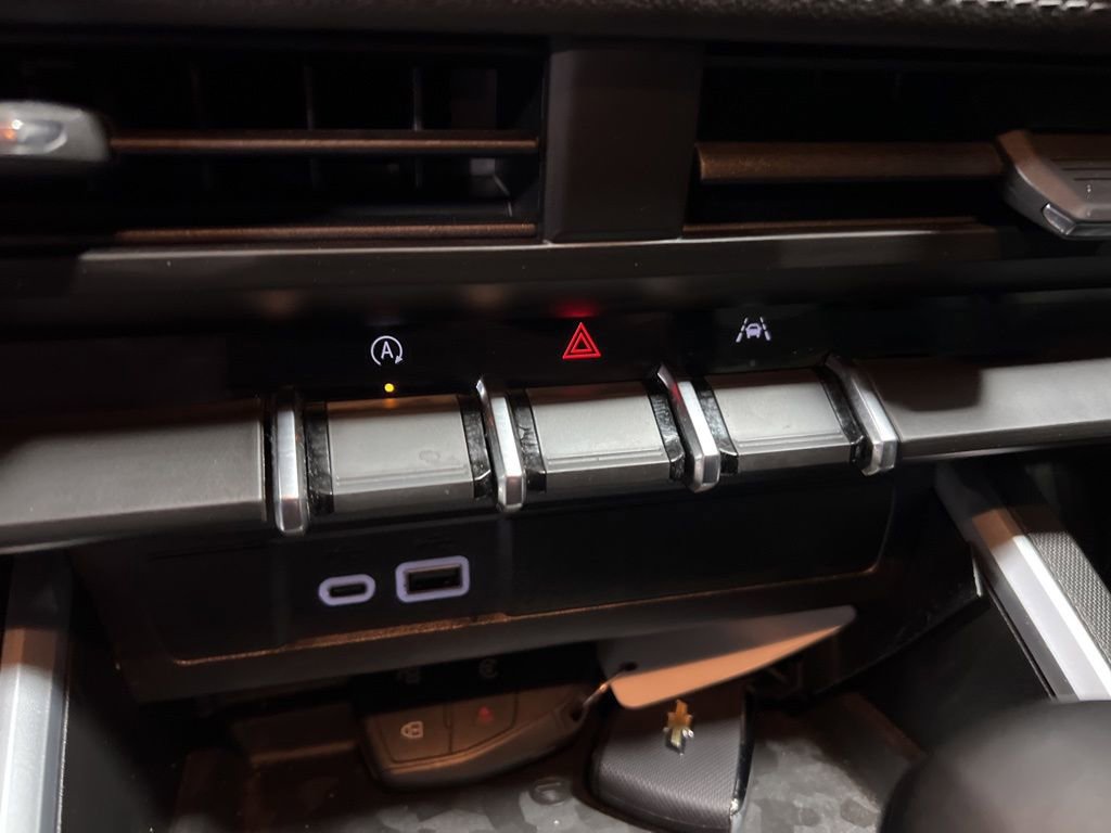 Used 2025 Chevrolet Colorado LT w/ LT Convenience Package image 41