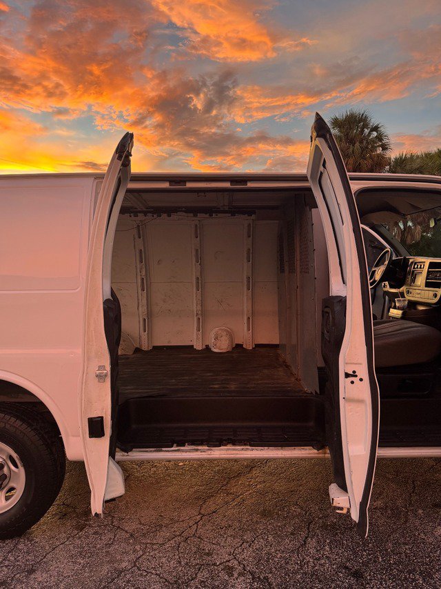 Used 2013 Chevrolet Express 2500 RWD image 18