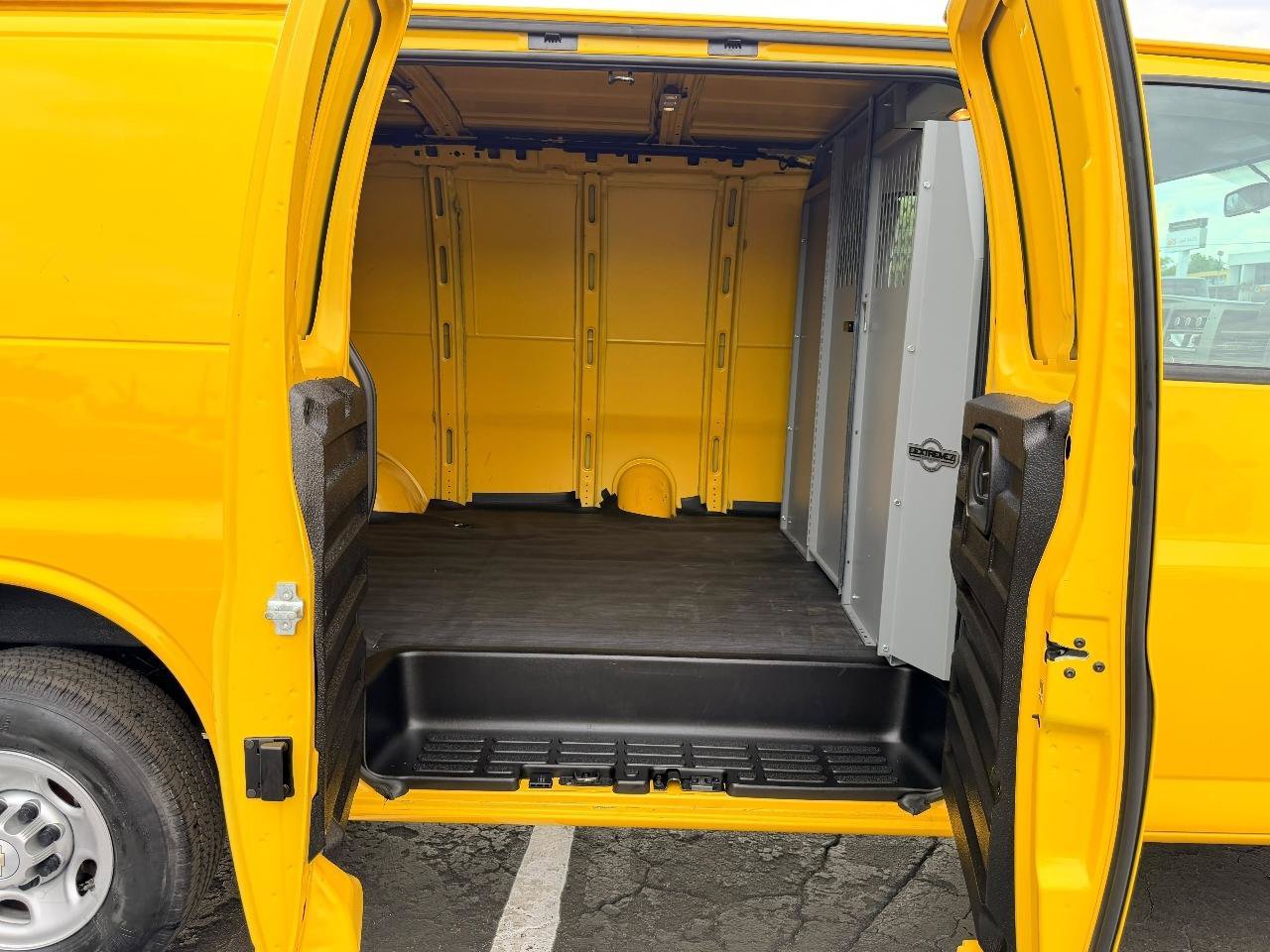 Used 2020 Chevrolet Express 2500 RWD image 13