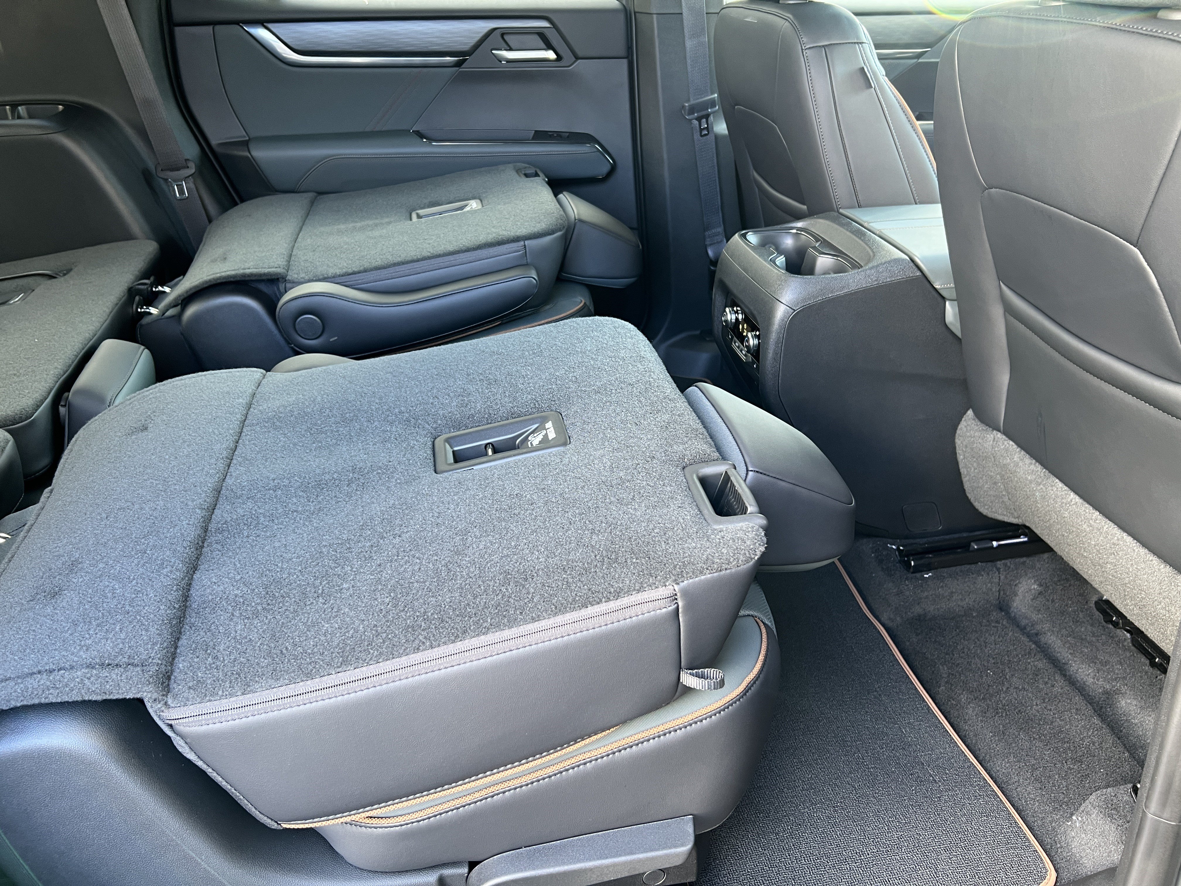 New 2026 GMC Acadia AT4 w/ Luxury Package AWD/4WD image 26