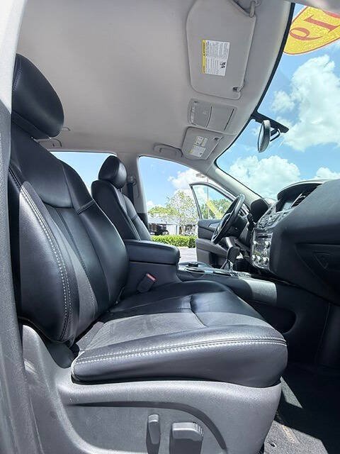 Used 2019 Nissan Pathfinder SL w/ Cargo Package AWD/4WD image 14