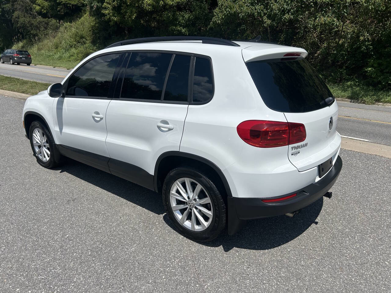 Used 2015 Volkswagen Tiguan SE image 6