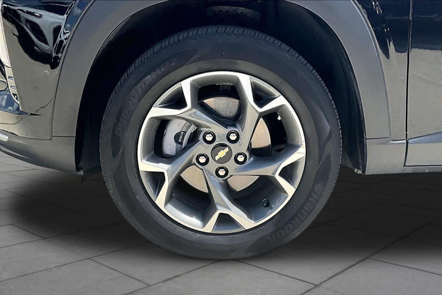 Used 2024 Chevrolet Trax LT w/ Driver Confidence Package FWD image 11