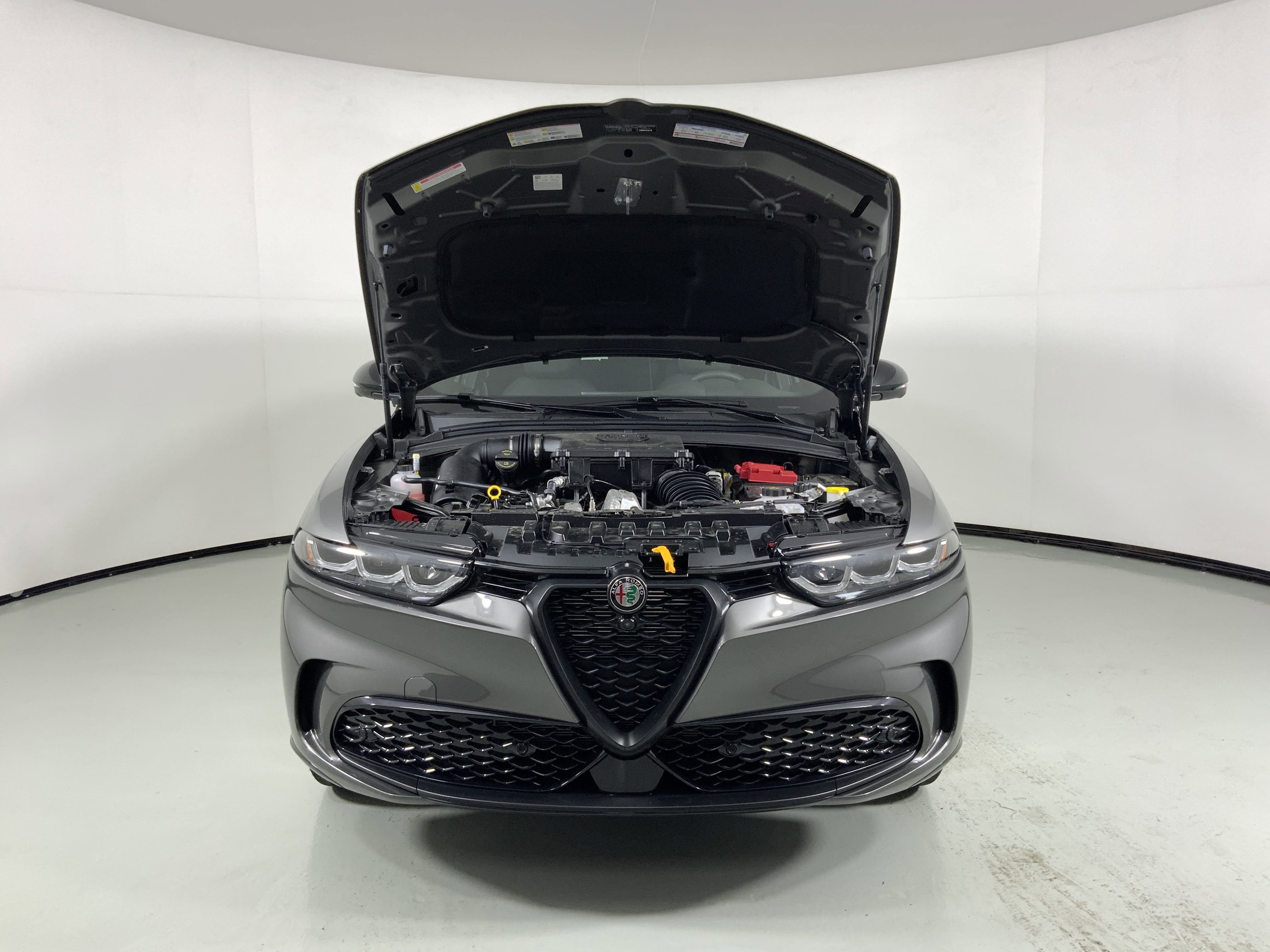 New 2025 Alfa Romeo Tonale w/ Premium Package AWD/4WD image 8