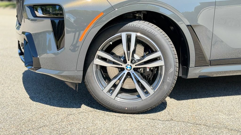 New 2027 BMW X7 xDrive40i w/ M Sport Package AWD/4WD image 2