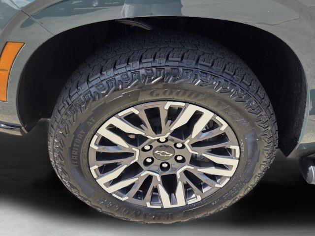 Used 2026 Chevrolet Suburban Z71 w/ Comfort Package AWD/4WD image 9