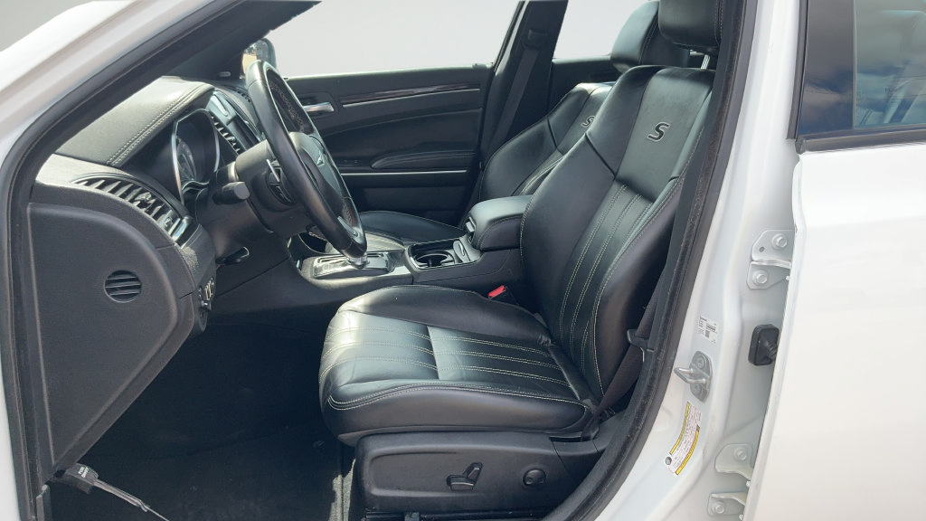 Certified 2022 Chrysler 300 S RWD image 17