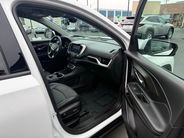 Used 2024 GMC Terrain SLT image 13