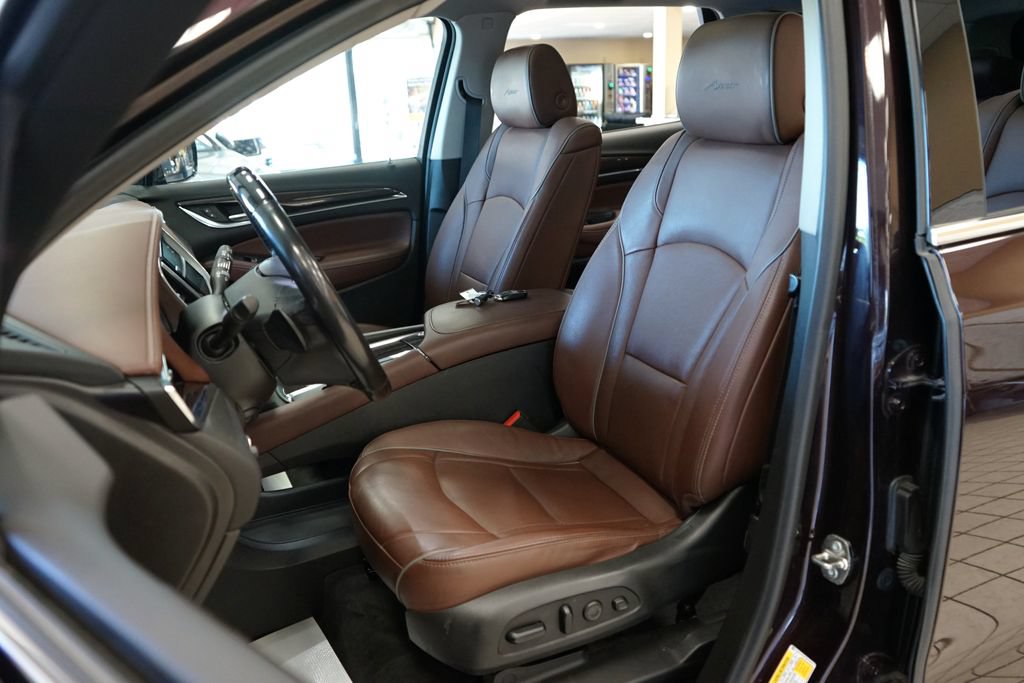 Used 2021 Buick Enclave Avenir w/ Avenir Technology Package AWD/4WD image 2