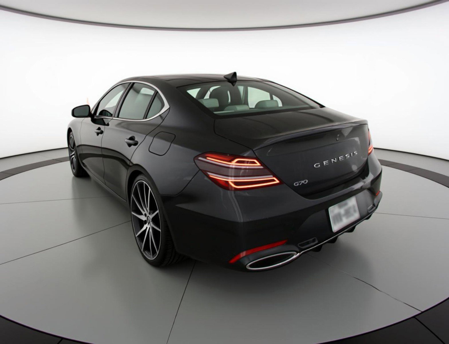 Used 2025 Genesis G70 2.5T image 6