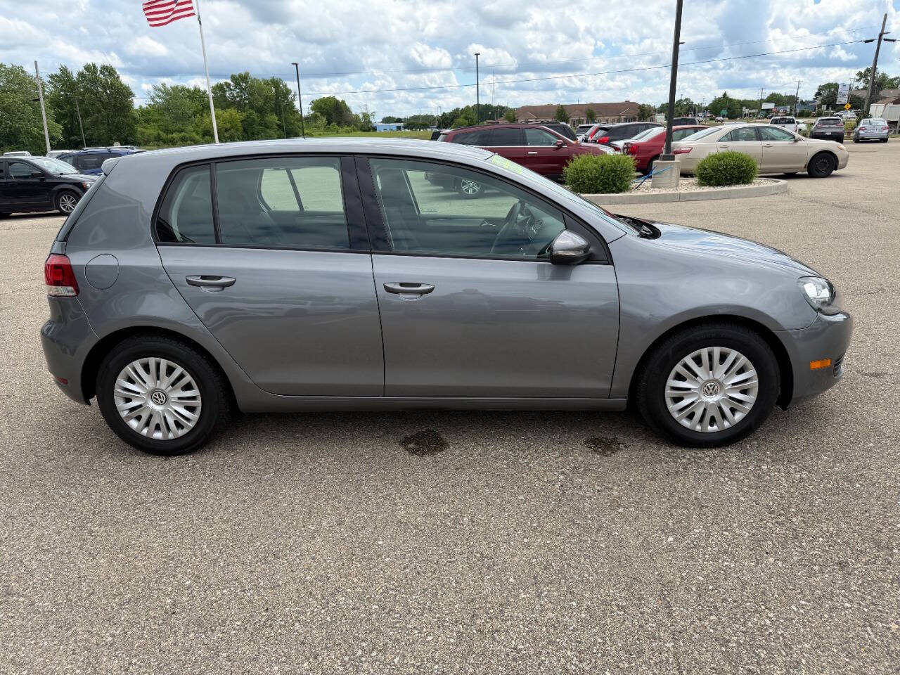 Used 2014 Volkswagen Golf 4-Door FWD image 6