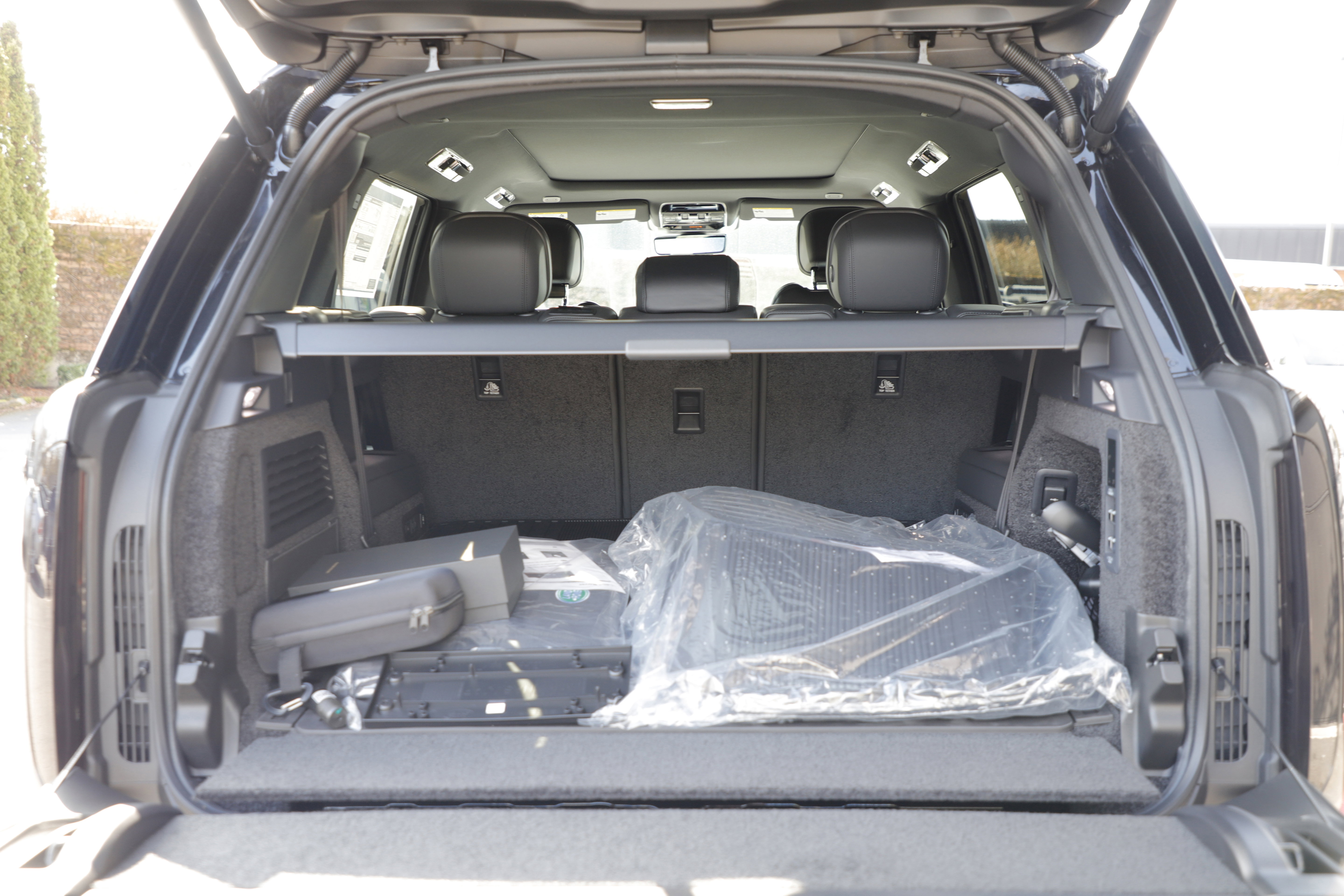 New 2026 Land Rover Range Rover Long Wheelbase SE AWD/4WD image 11