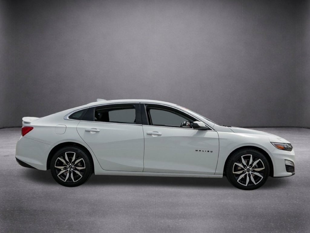 Used 2025 Chevrolet Malibu RS FWD image 3