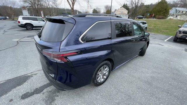 Used 2024 Toyota Sienna LE AWD/4WD image 8