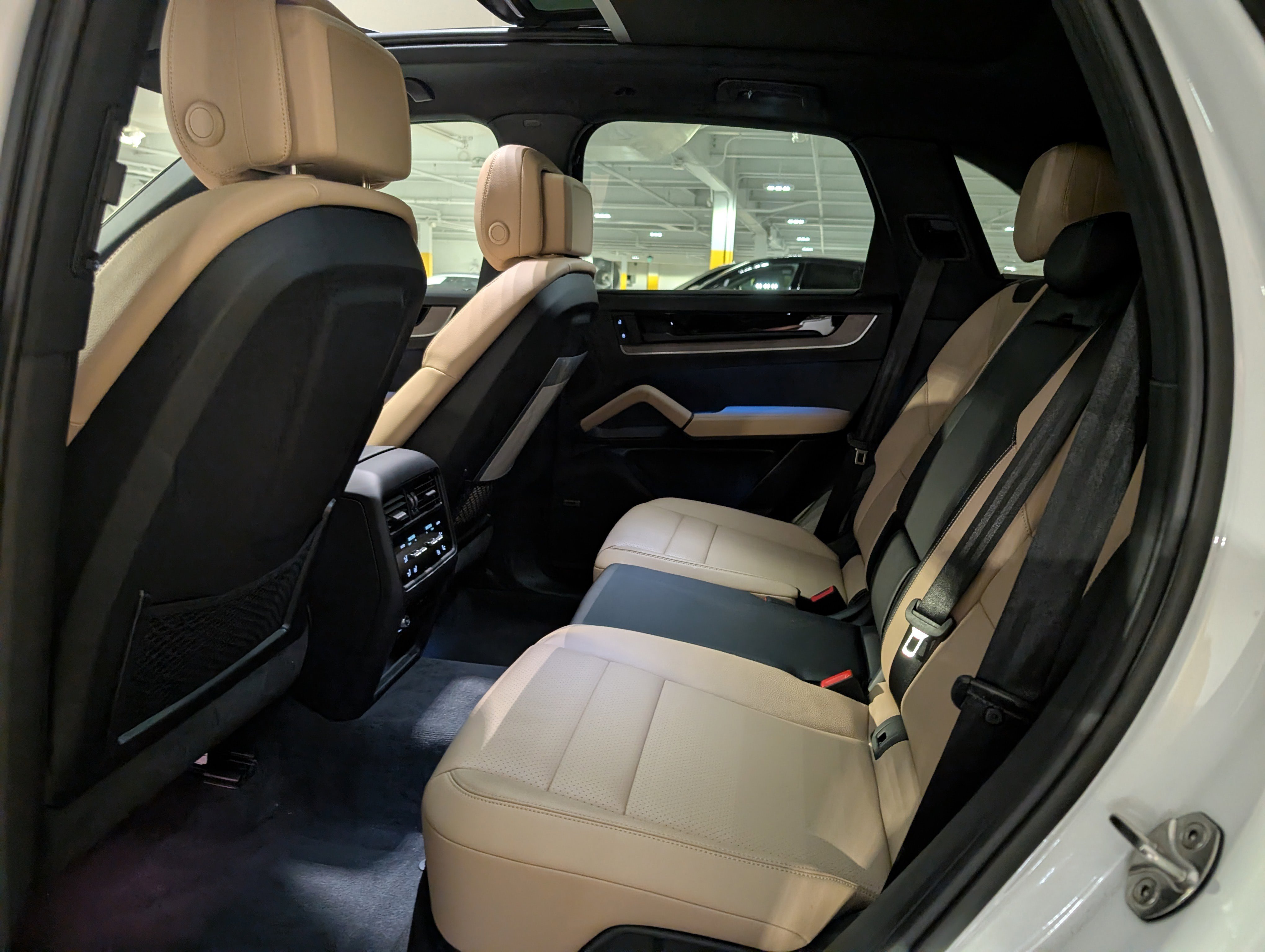 Used 2025 Porsche Cayenne image 25