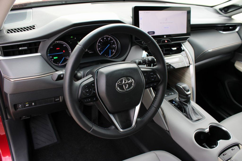 Used 2024 Toyota Venza XLE AWD/4WD image 11