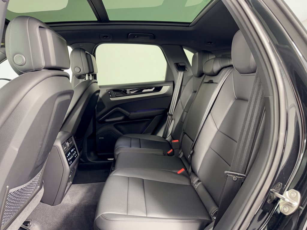 Certified 2026 Porsche Cayenne AWD/4WD image 25