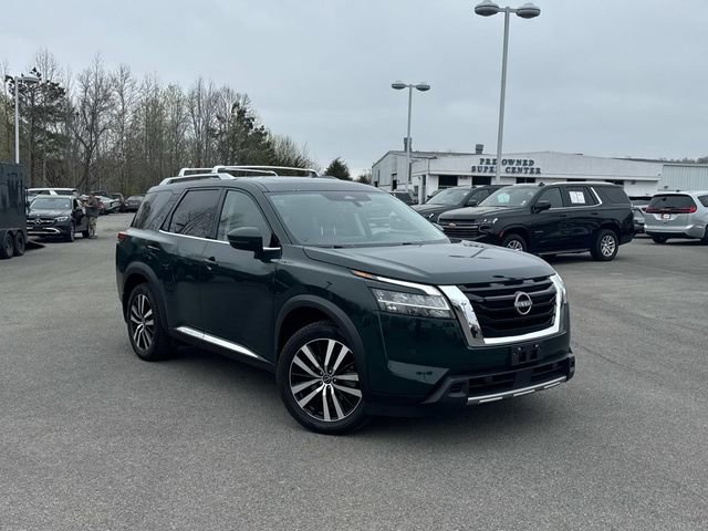 Used 2023 Nissan Pathfinder Platinum image 2