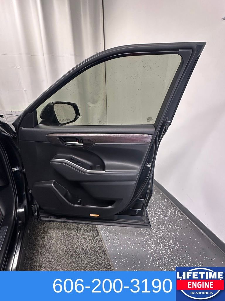 Used 2022 Toyota Highlander Platinum image 21