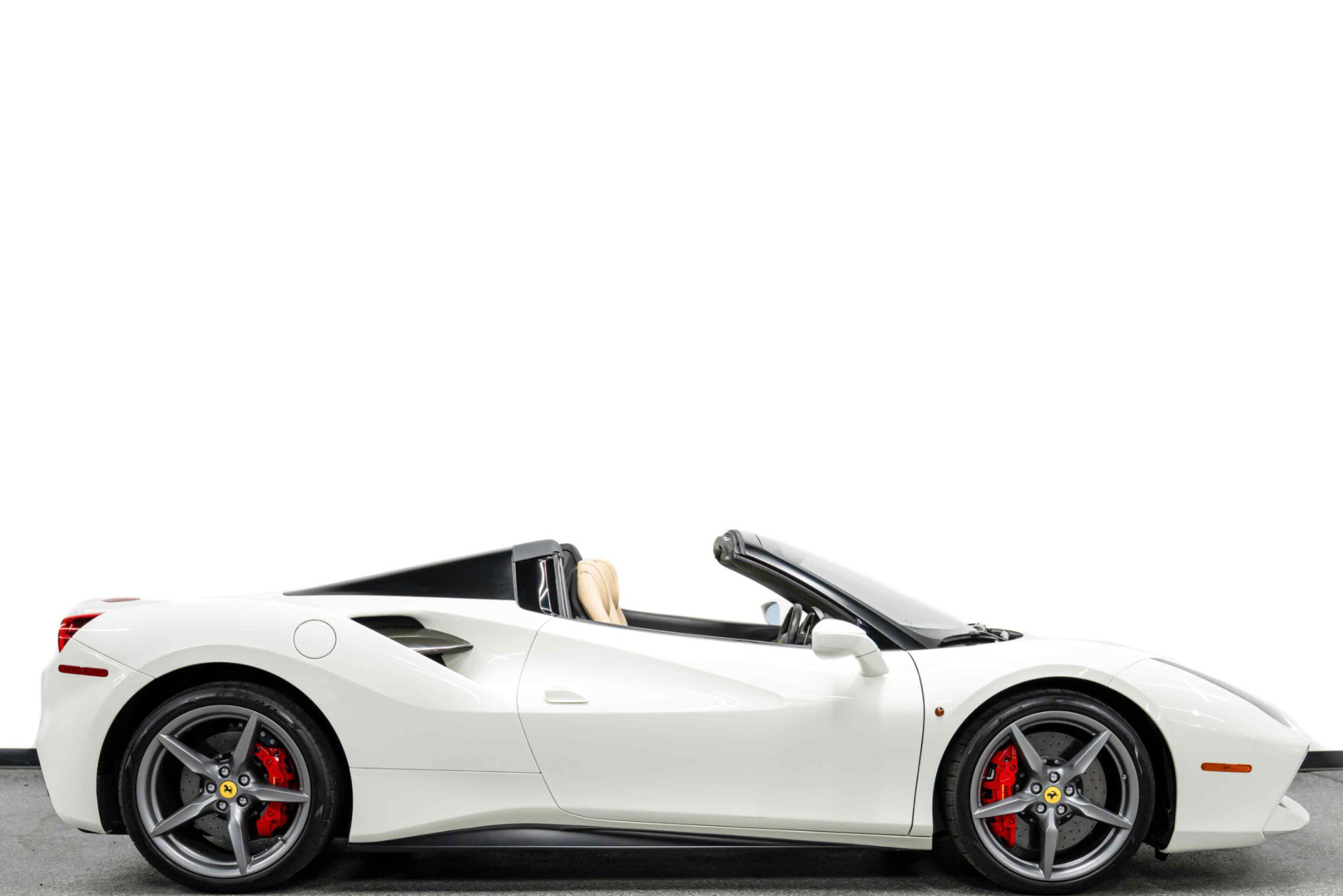 Used 2018 Ferrari 488 Spider image 2