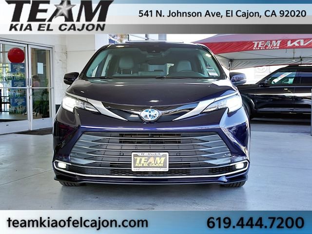 Used 2024 Toyota Sienna Limited image 4