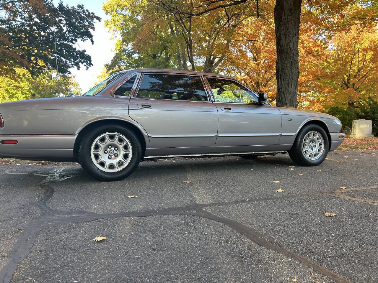 Used 2000 Jaguar XJ8 RWD image 17
