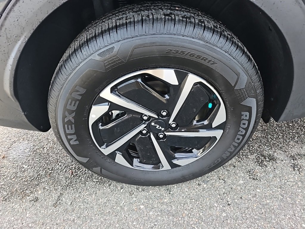 Used 2025 Kia Sportage LX image 16