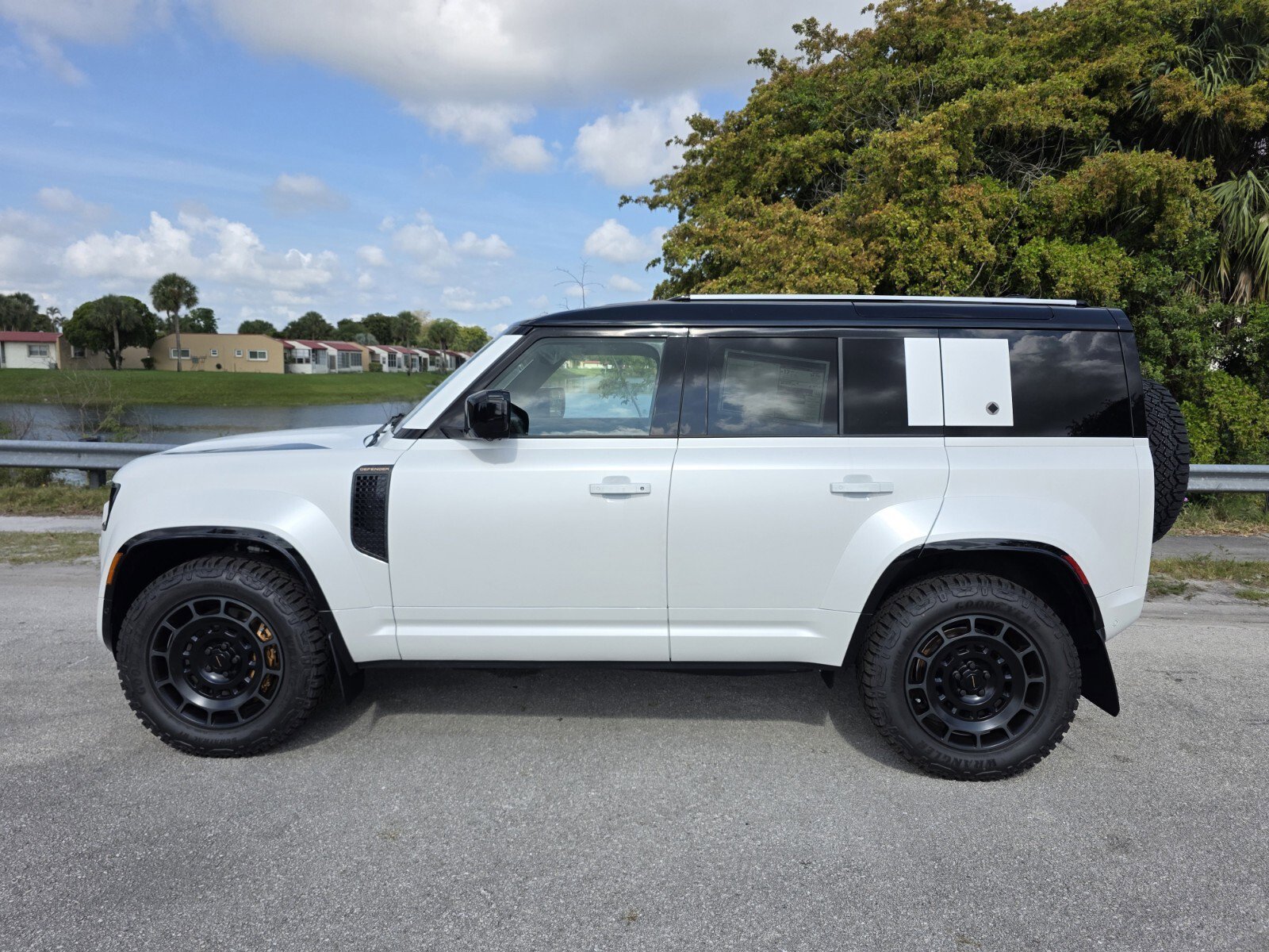 New 2026 Land Rover Defender 110 AWD/4WD image 7