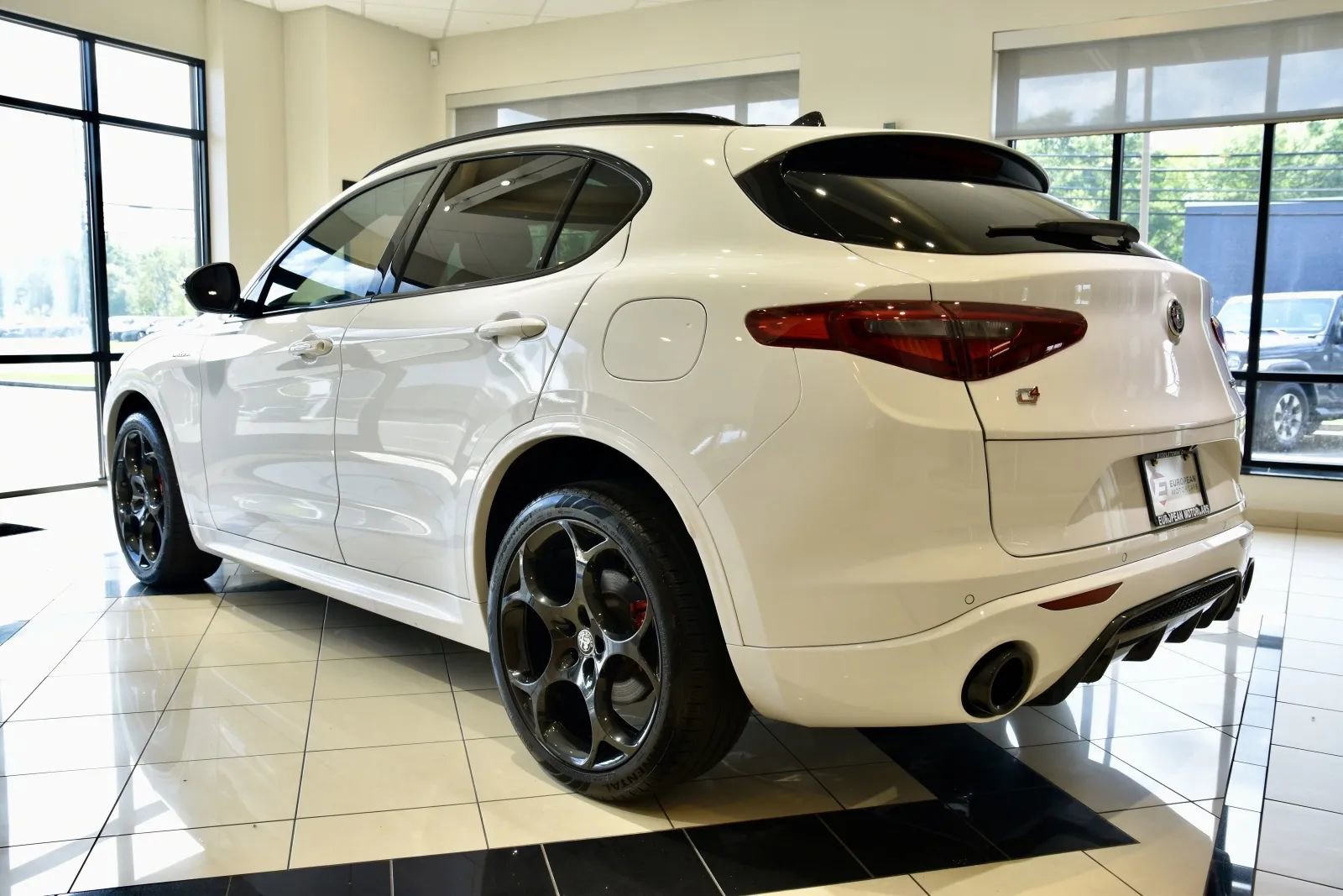Used 2022 Alfa Romeo Stelvio Veloce image 4