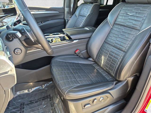 Used 2025 Cadillac Escalade ESV V AWD/4WD image 15
