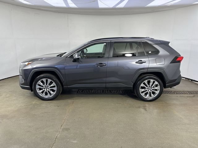 Used 2022 Toyota RAV4 XLE Premium AWD/4WD image 31