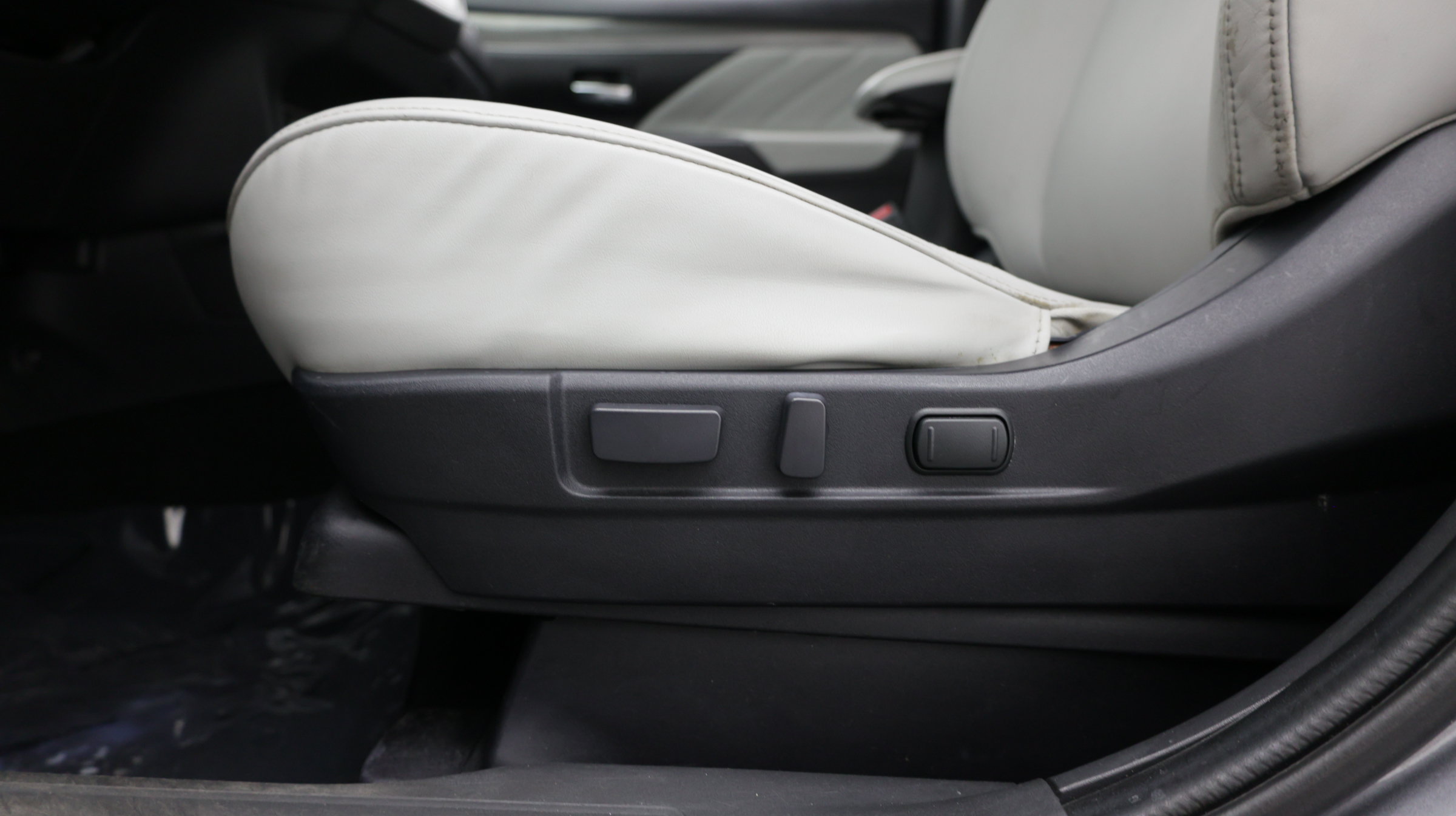 Used 2022 Mitsubishi Outlander LE AWD/4WD image 18