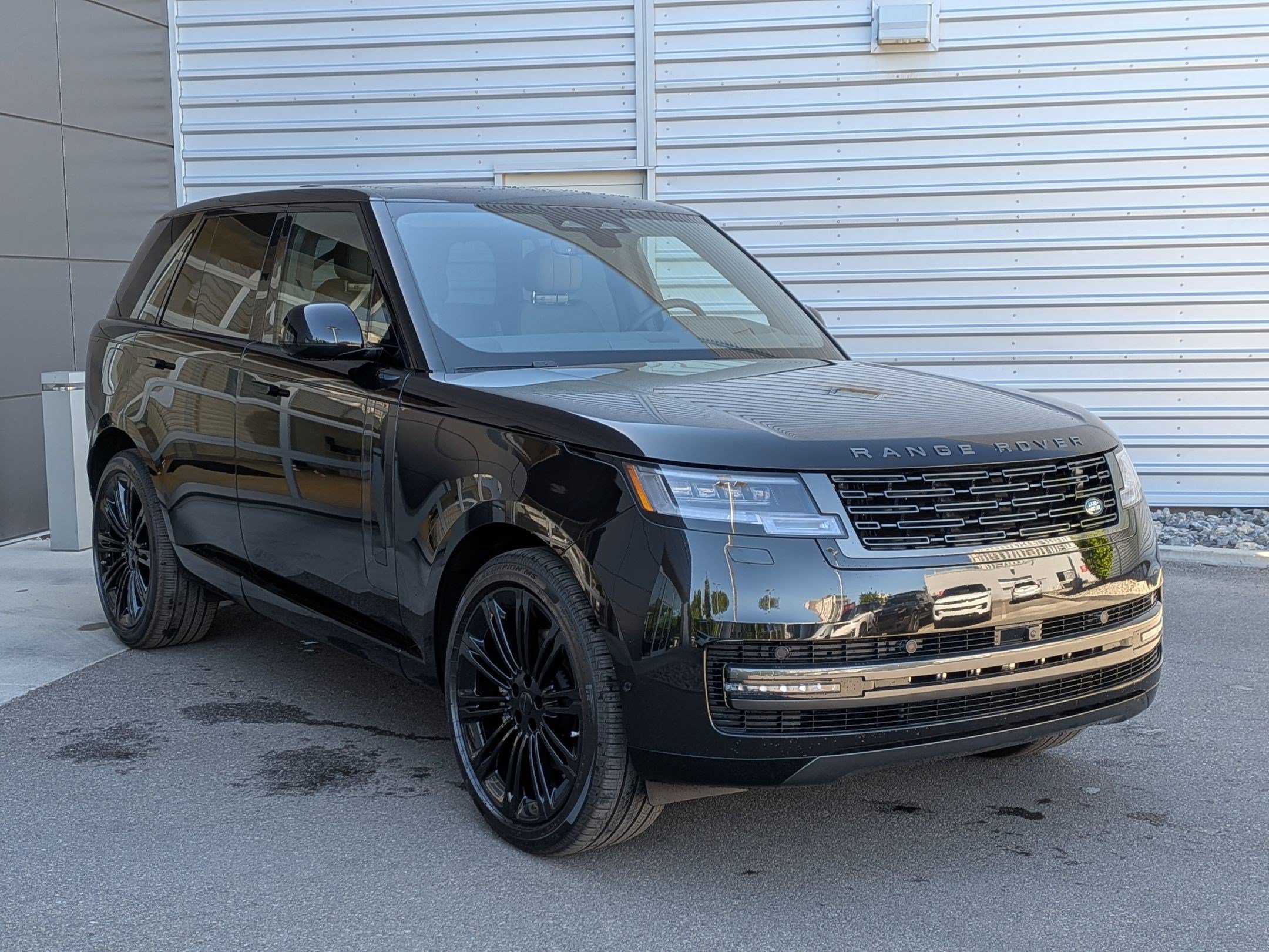 New 2026 Land Rover Range Rover SE AWD/4WD image 3