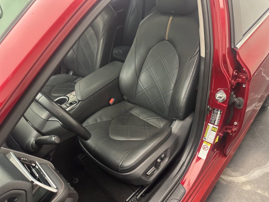 Used 2018 Toyota Camry XLE image 15