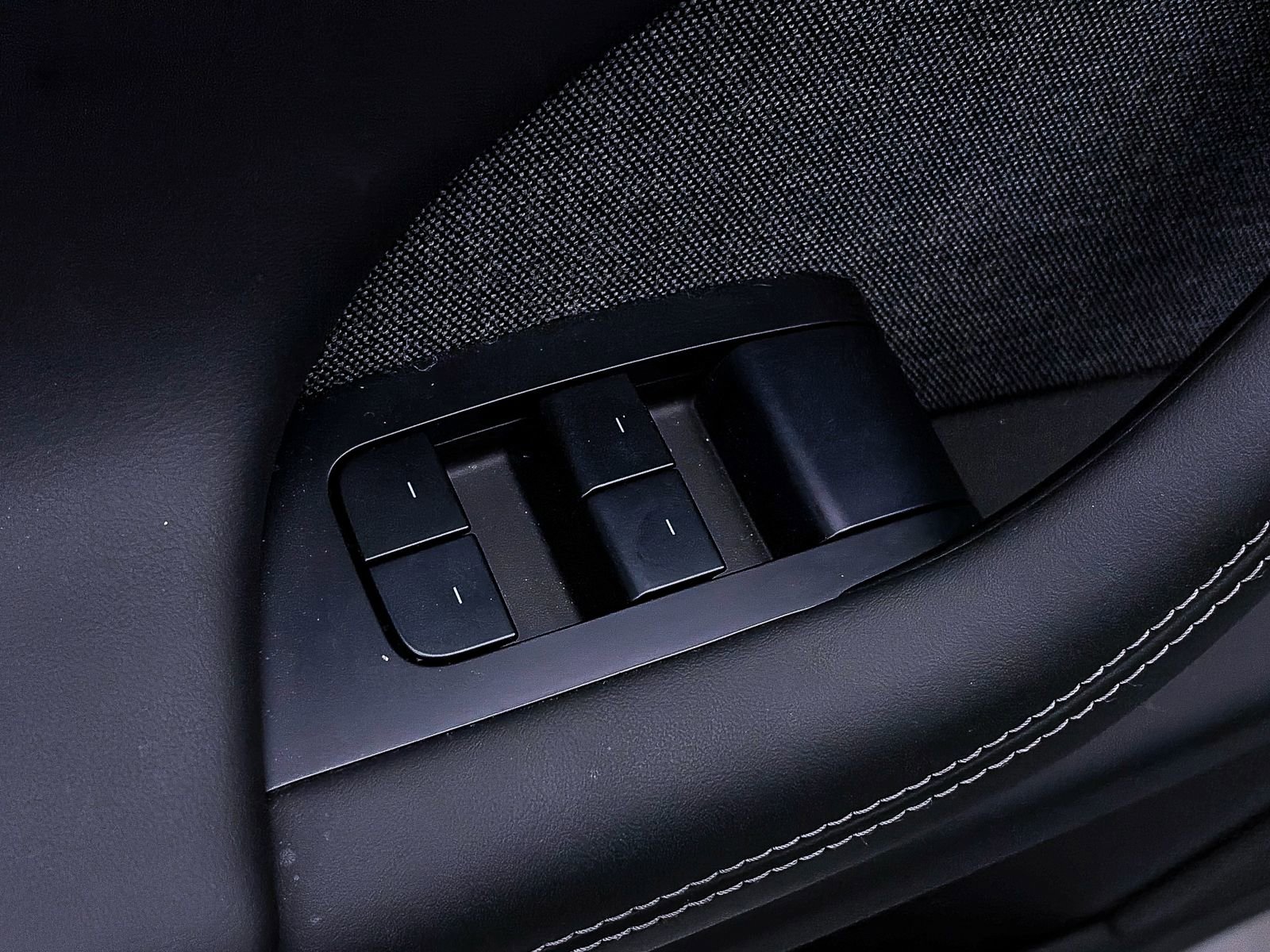 Used 2023 Tesla Model X Standard Range image 17