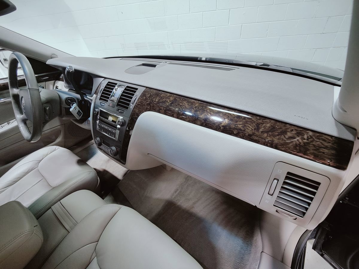 Used 2009 Cadillac DTS w/ Trunk Convenience Package FWD image 13