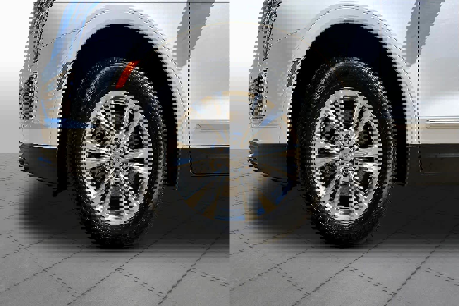 Used 2025 Cadillac XT5 Luxury w/ LPO, Floor Liner Package image 11