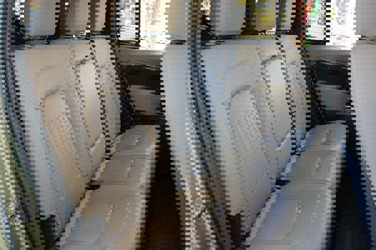 Used 2021 Land Rover Defender 110 SE image 25