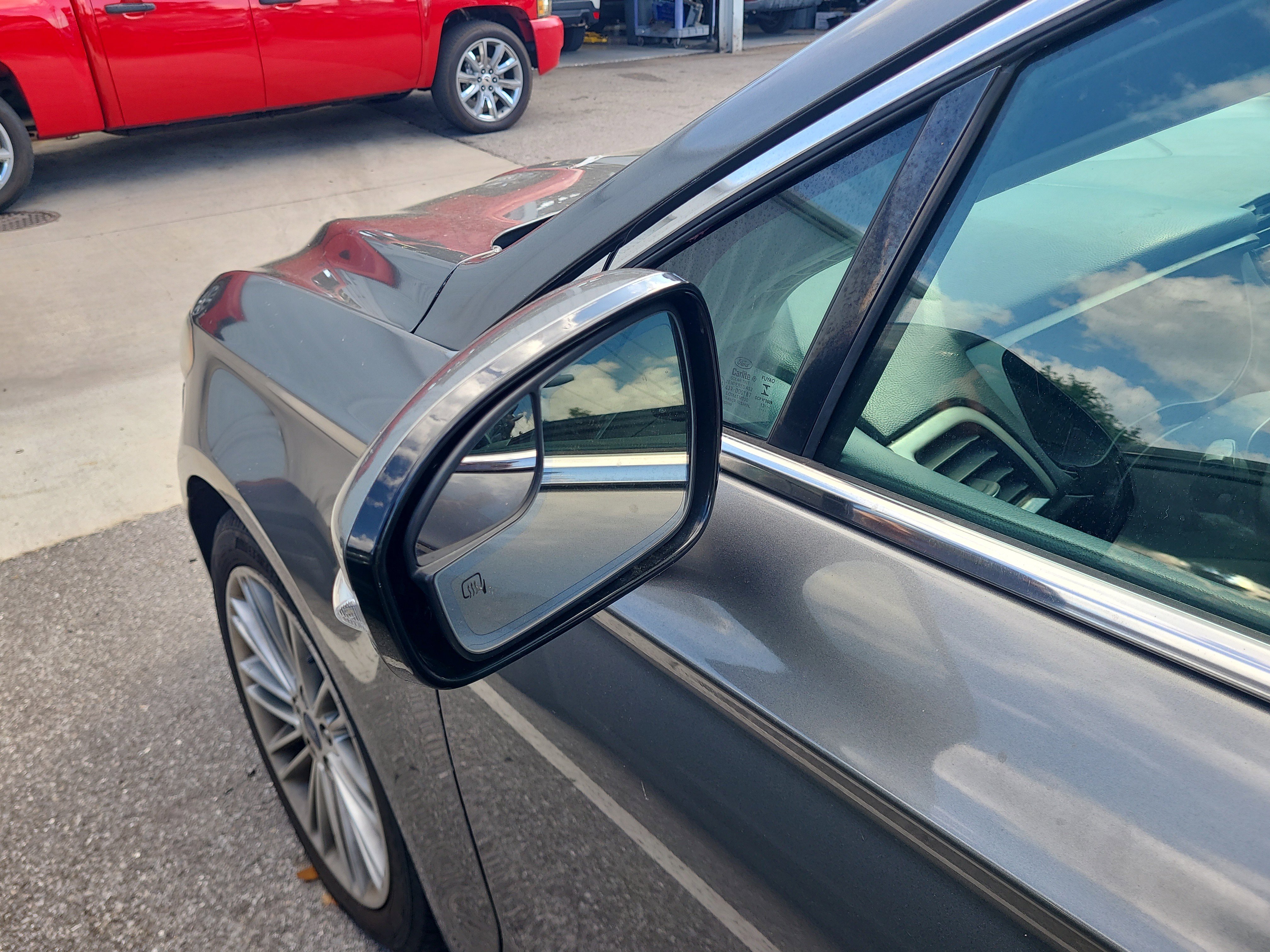 Used 2014 Ford Fusion SE w/ Equipment Group 202A FWD image 8