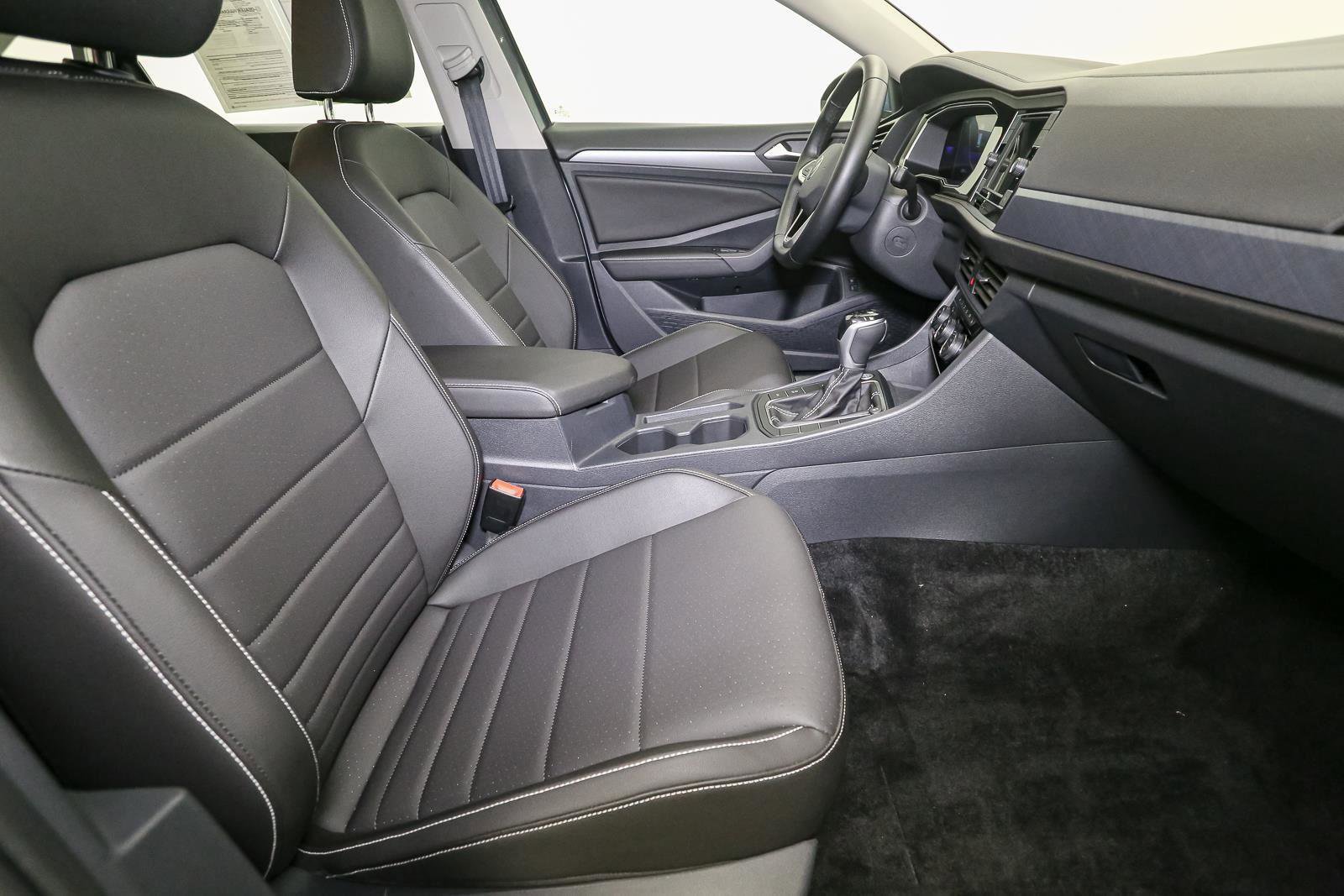 Certified 2024 Volkswagen Jetta SE image 19