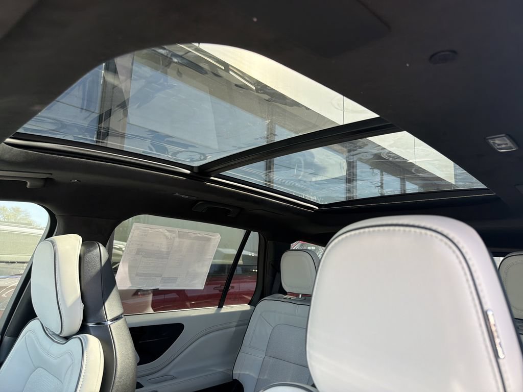 New 2026 Lincoln Aviator Black Label w/ Dynamic Handling Package AWD/4WD image 2