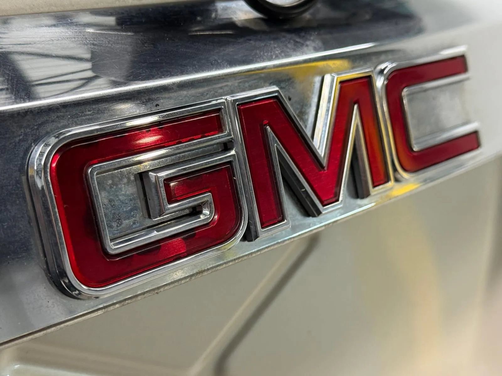 Used 2011 GMC Acadia Denali image 18