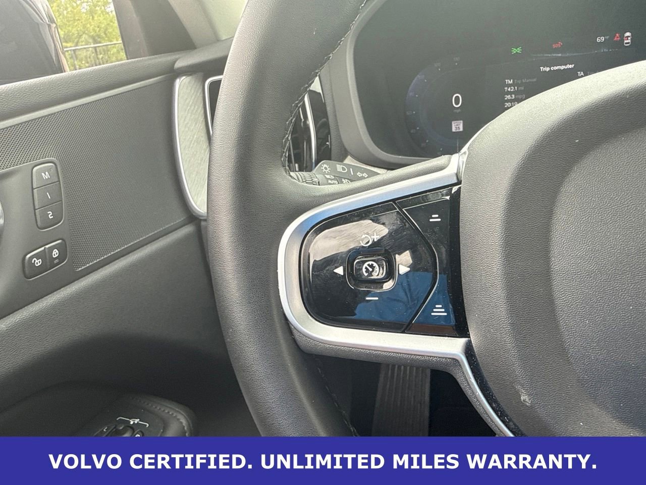 Certified 2025 Volvo XC60 B5 Plus AWD/4WD image 20
