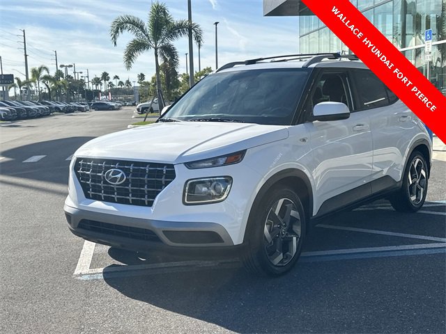 Used 2023 Hyundai Venue SEL video 2